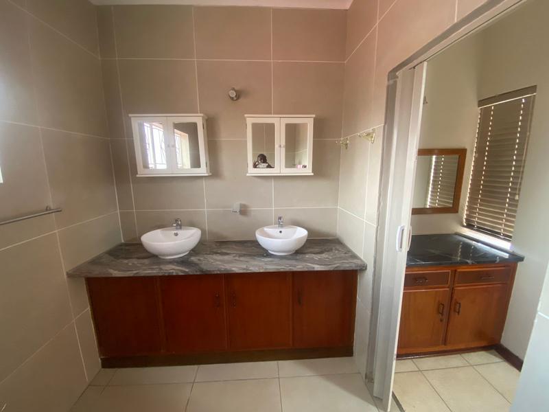 To Let 4 Bedroom Property for Rent in Kathu Northern Cape